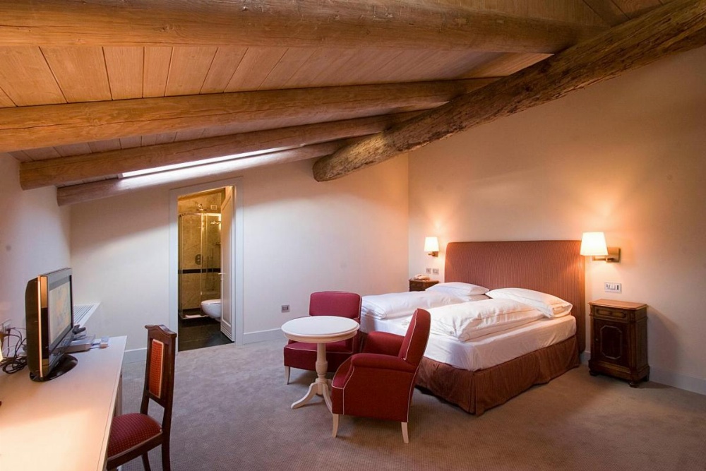 Room image 3