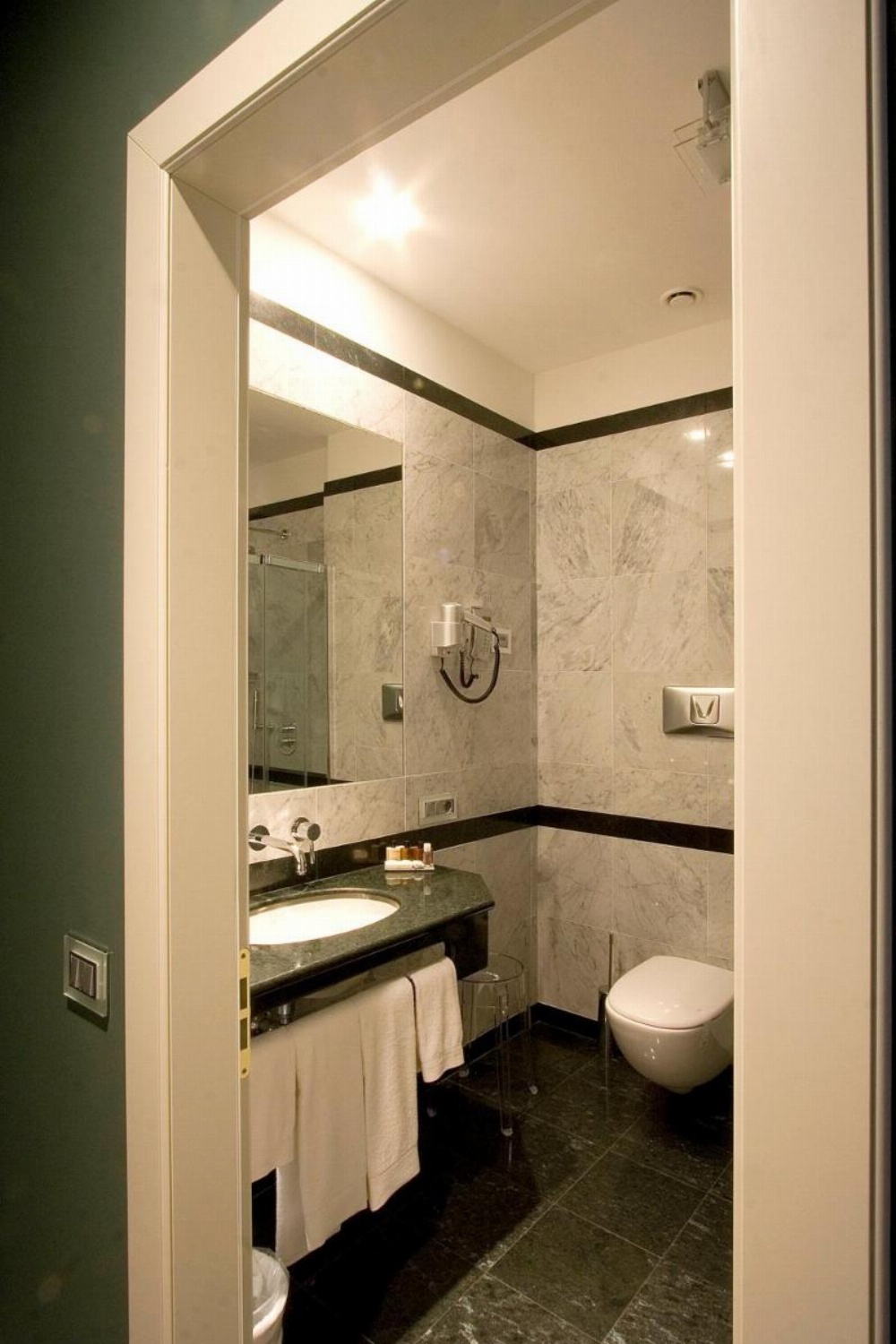 Room image 3